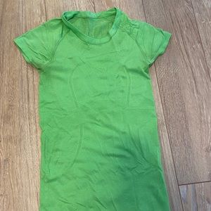 Green lulu top